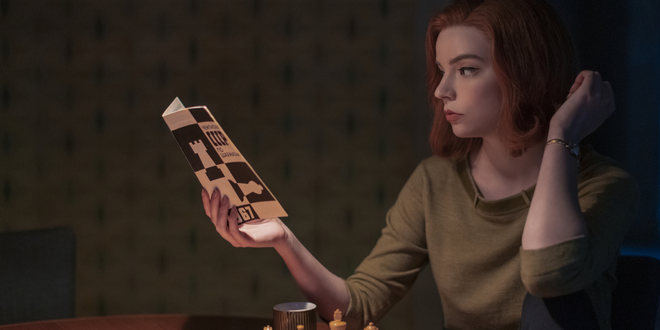 Кадр из сериала «Ход королевы»