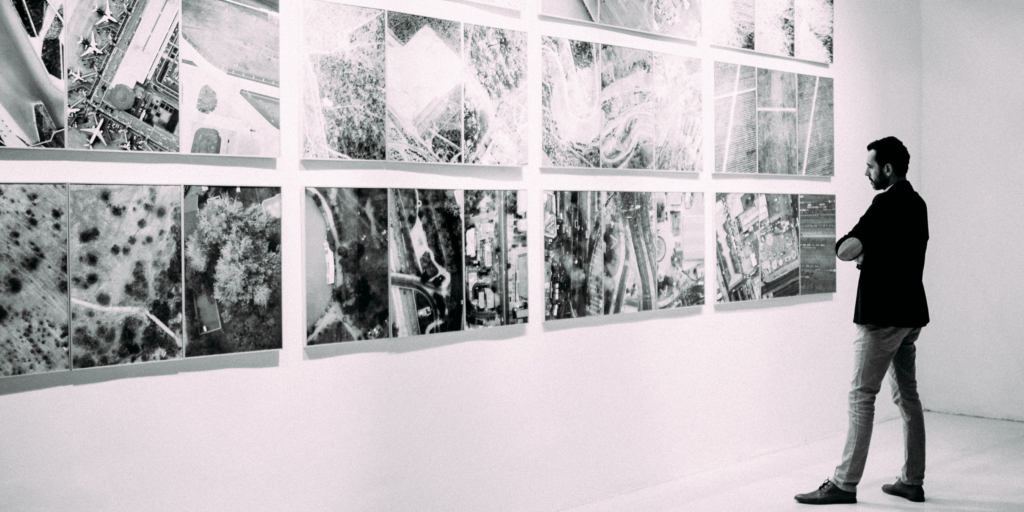 Погружение в мир современного искусства: как понять и полюбить новое творчество