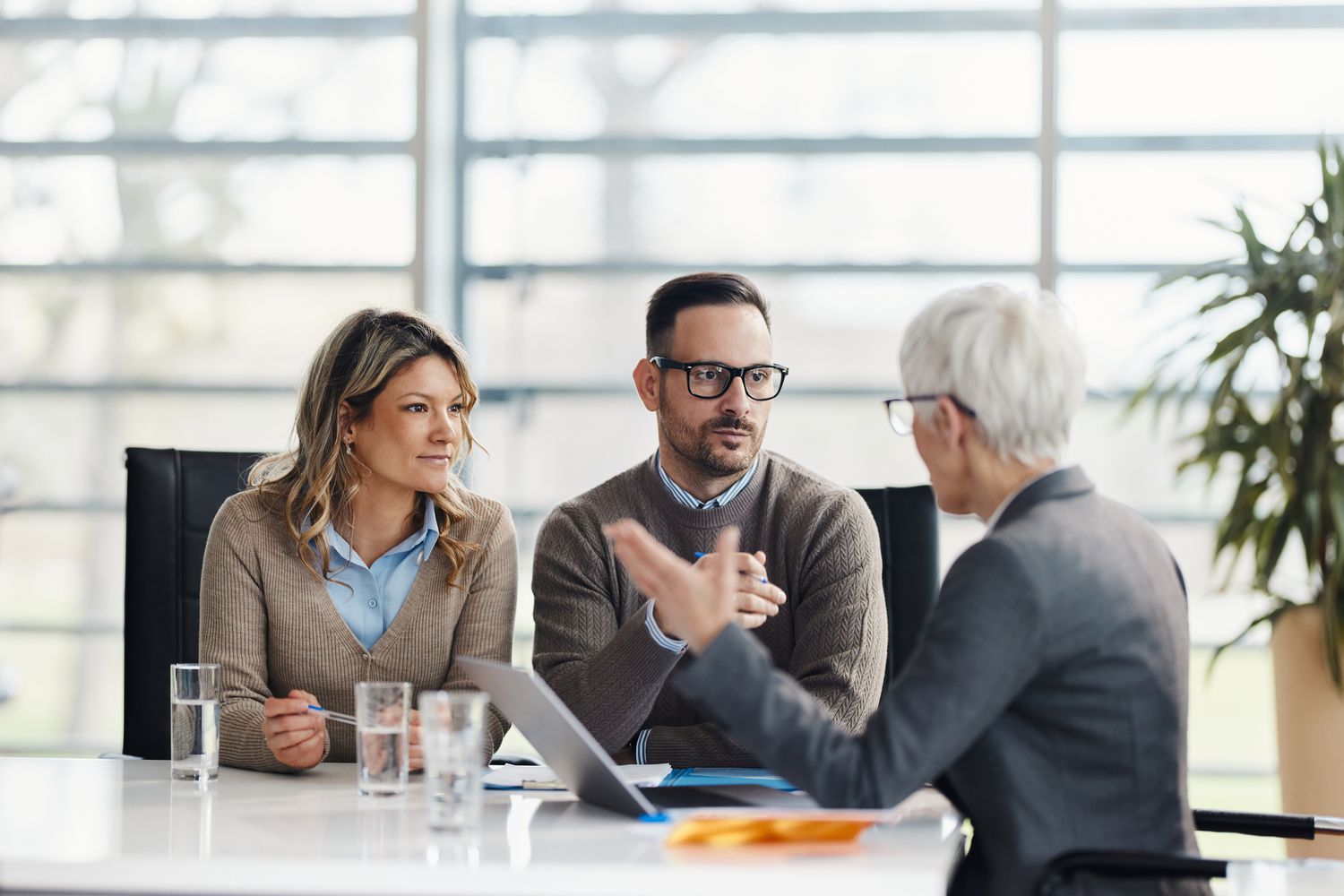 Hayot Sug'urtasi Sotish: Qiyinchiliklari va Imkoniyatlari