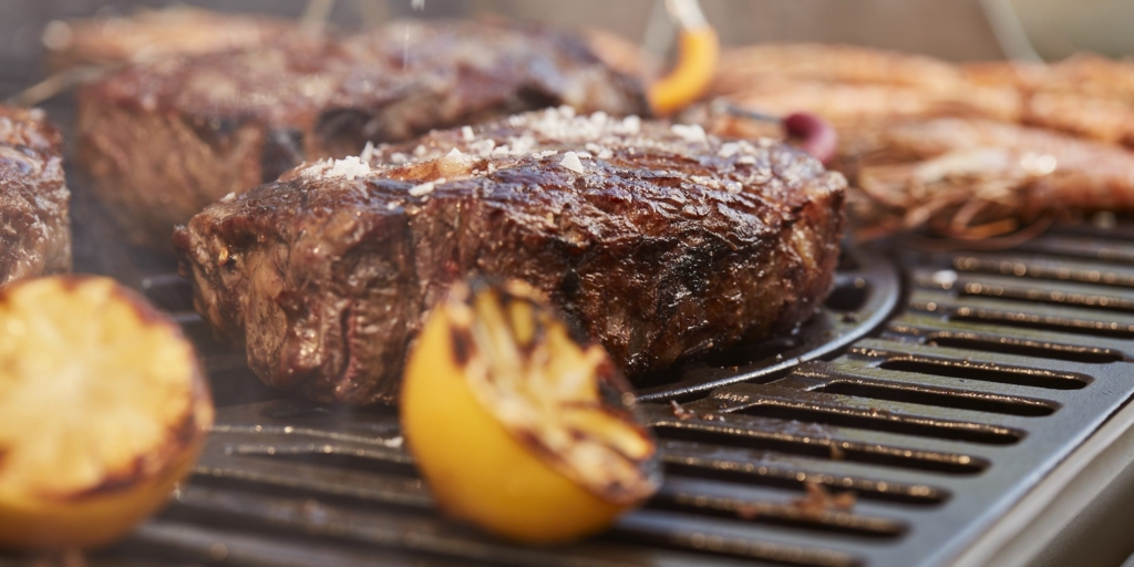 Идеальный стейк на гриле: секреты приготовления от профессионала