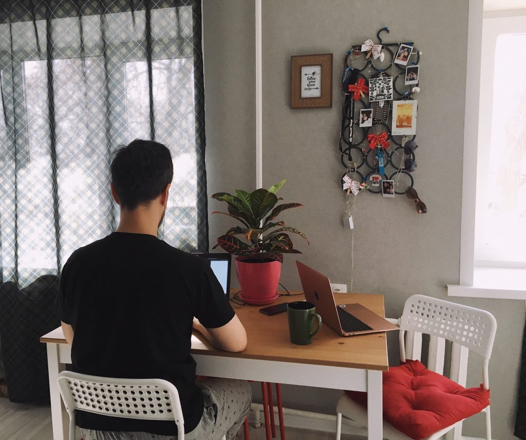 Рабочее место Эли Сибишовой