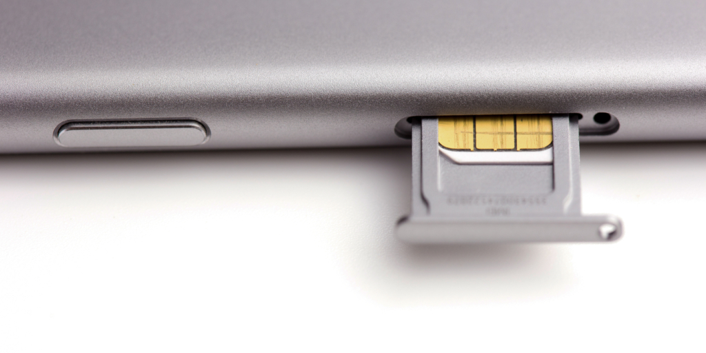 Как обмен лотками для SIM-карт стал новым символом любви и единства