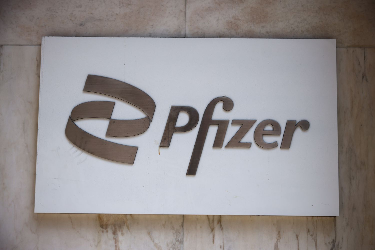 Pfizer Vazni kamaytiruvchi Dori Ishlab Chiqishni To‘xtatdi: Bu Qaror Orqasida Nima Bor?