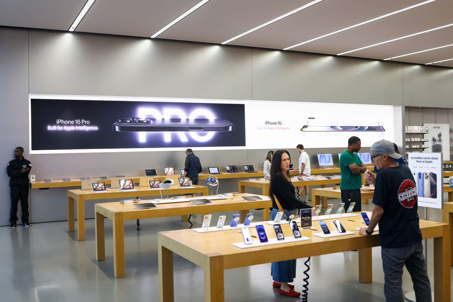 AQSh Savdo Vaziri: Texnologik Tariflar Vaqtincha Bo‘lishi Mumkin, Yangi Tariflar Tez Orada Kutilmoqda