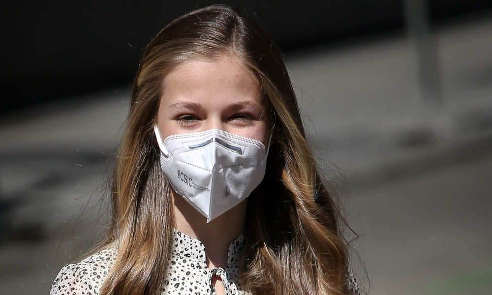 Принцесса Леонор: сияние королевской грации и скромности в подростковом возрасте