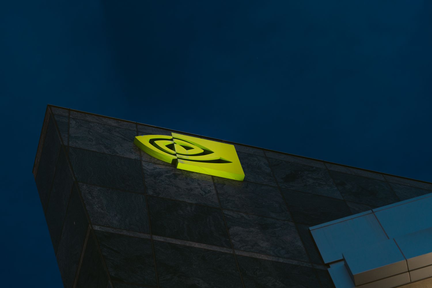 Nvidia Hayajonli Rivoji: Sun’iy Intellekt Sohasida Yetakchilikni Mustahkamlamoqda