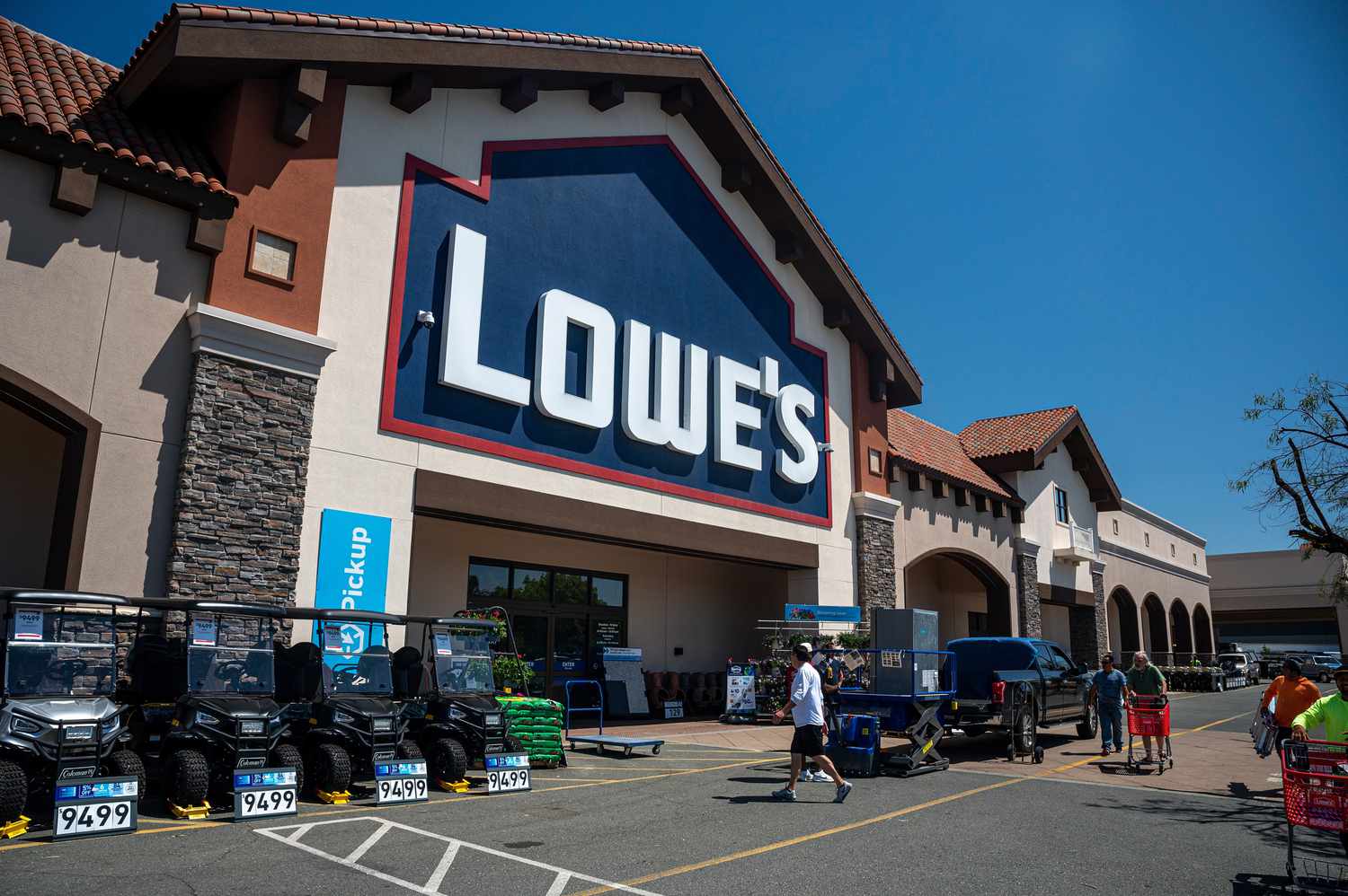 Top 5 Stock Market Insights for 2025: Lowe’s Earnings, Macy’s Store Closures, Chevron-Hess Deal, Shein IPO Shift & Zoom Surge
