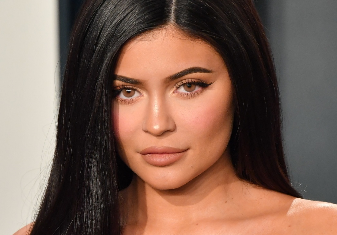 Кайли Дженнер удивила поклонников стильной и естественной прической