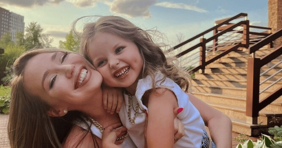 Очаровательная фотосессия маленькой Миланы вызвала бурю эмоций в сети