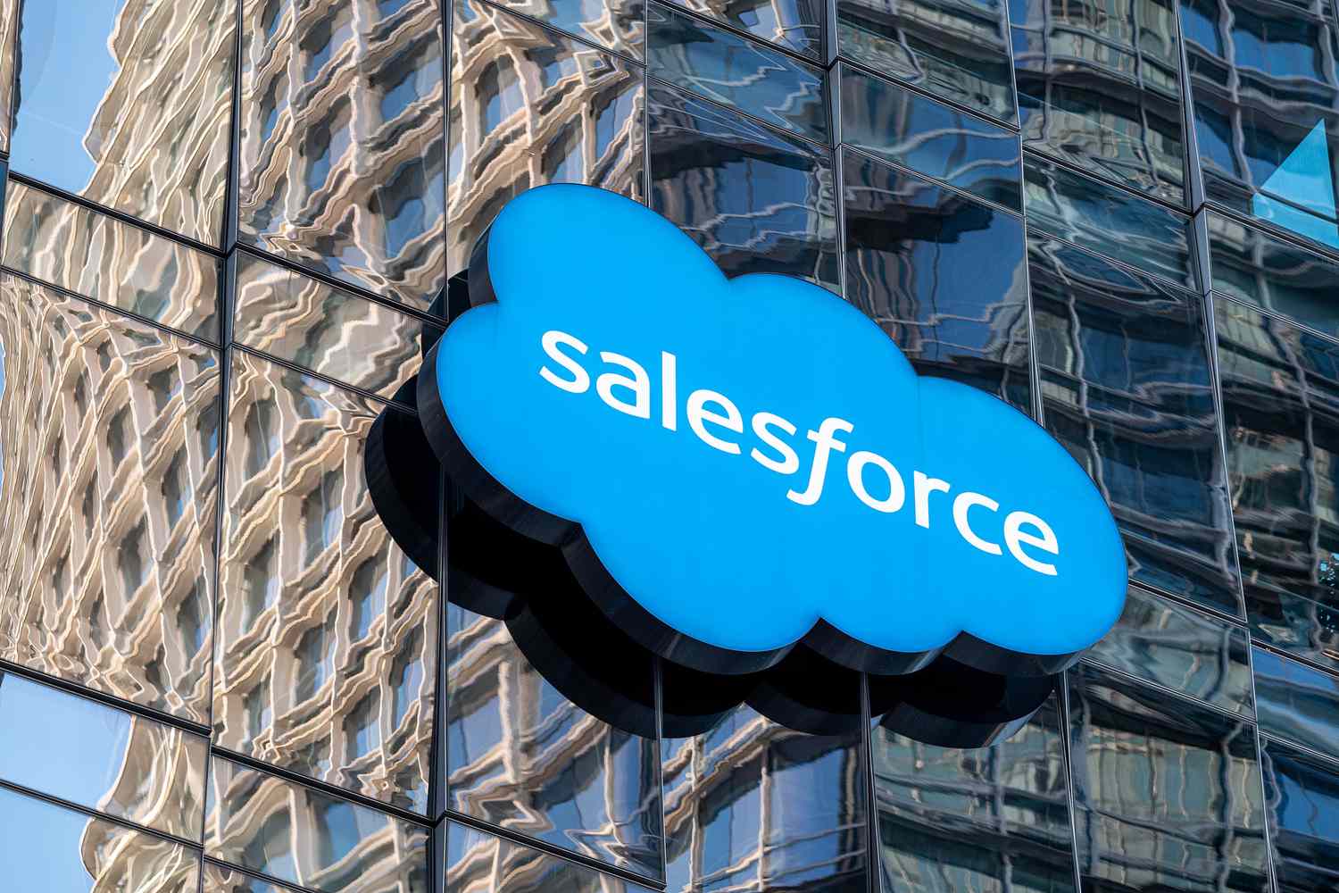 Как Salesforce задает новые стандарты в мире искусственного интеллекта и облачных технологий