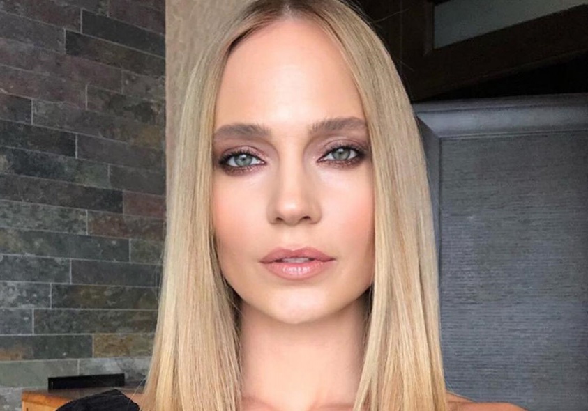 Glyukoza Bakuni qizil rang bilan zabt etmoqda: Nafis va jozibali ko‘rinishi bilan tomoshabinlarni hayratda qoldirdi