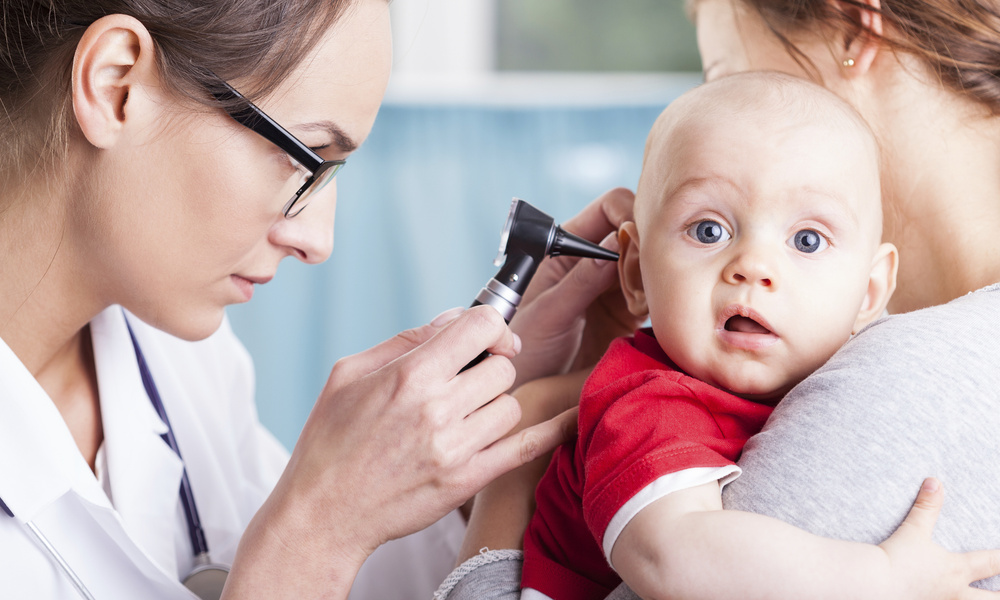 Как распознать и эффективно лечить отит у ребенка: важные советы для родителей