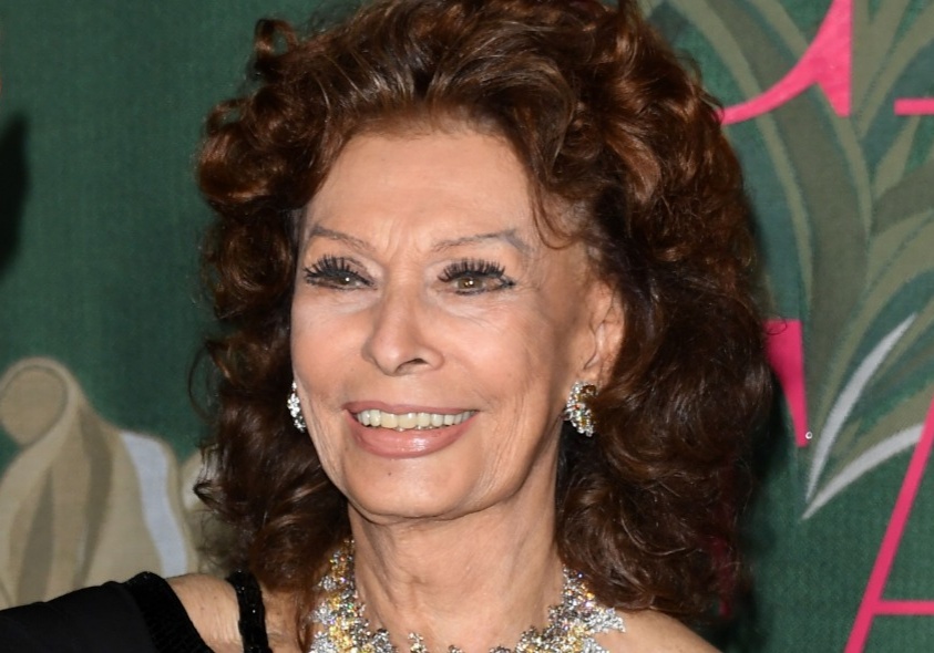 Iconic Glamour Meets Bold Makeup Choices: When Classic Beauty Takes a Unique Turn