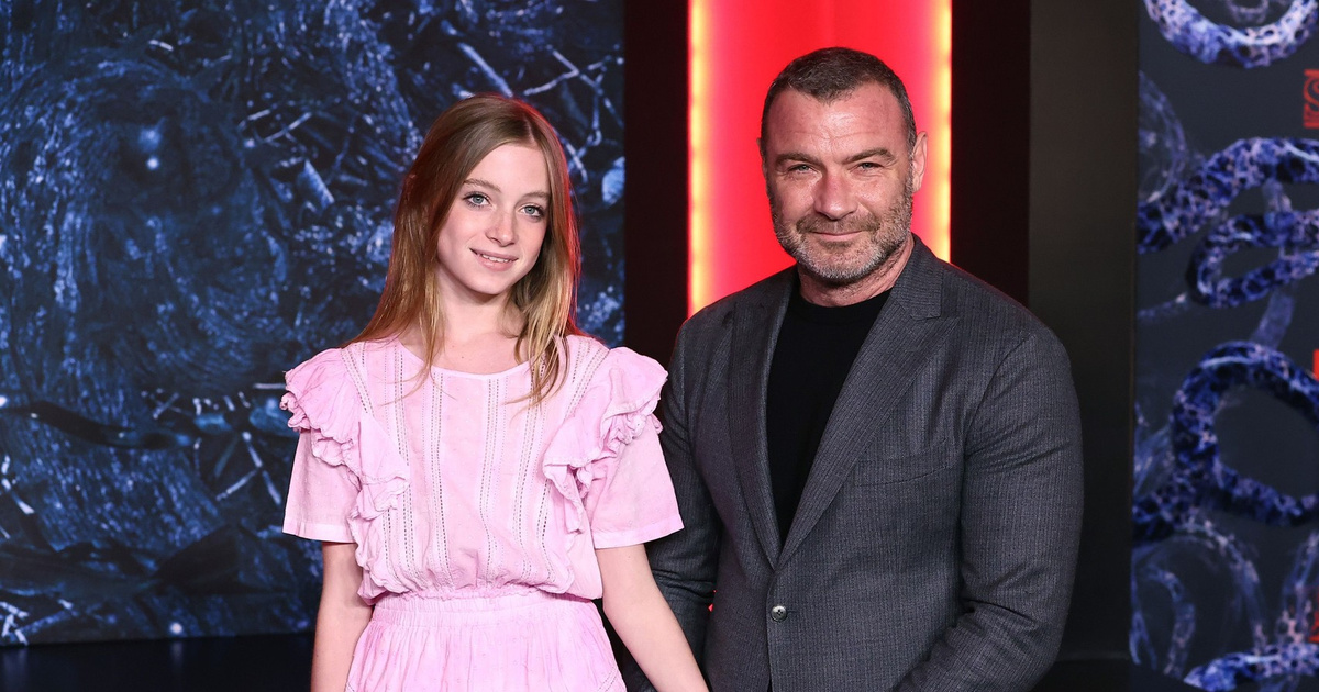 Уникальный стиль сына Наоми Уоттс покоряет красную дорожку: смелые эксперименты с образом