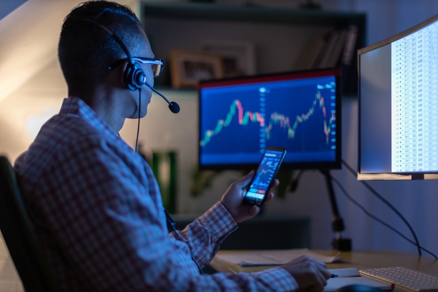 Algorithmic Trading in 2025: How It Works, Benefits, Risks & Costs Explained