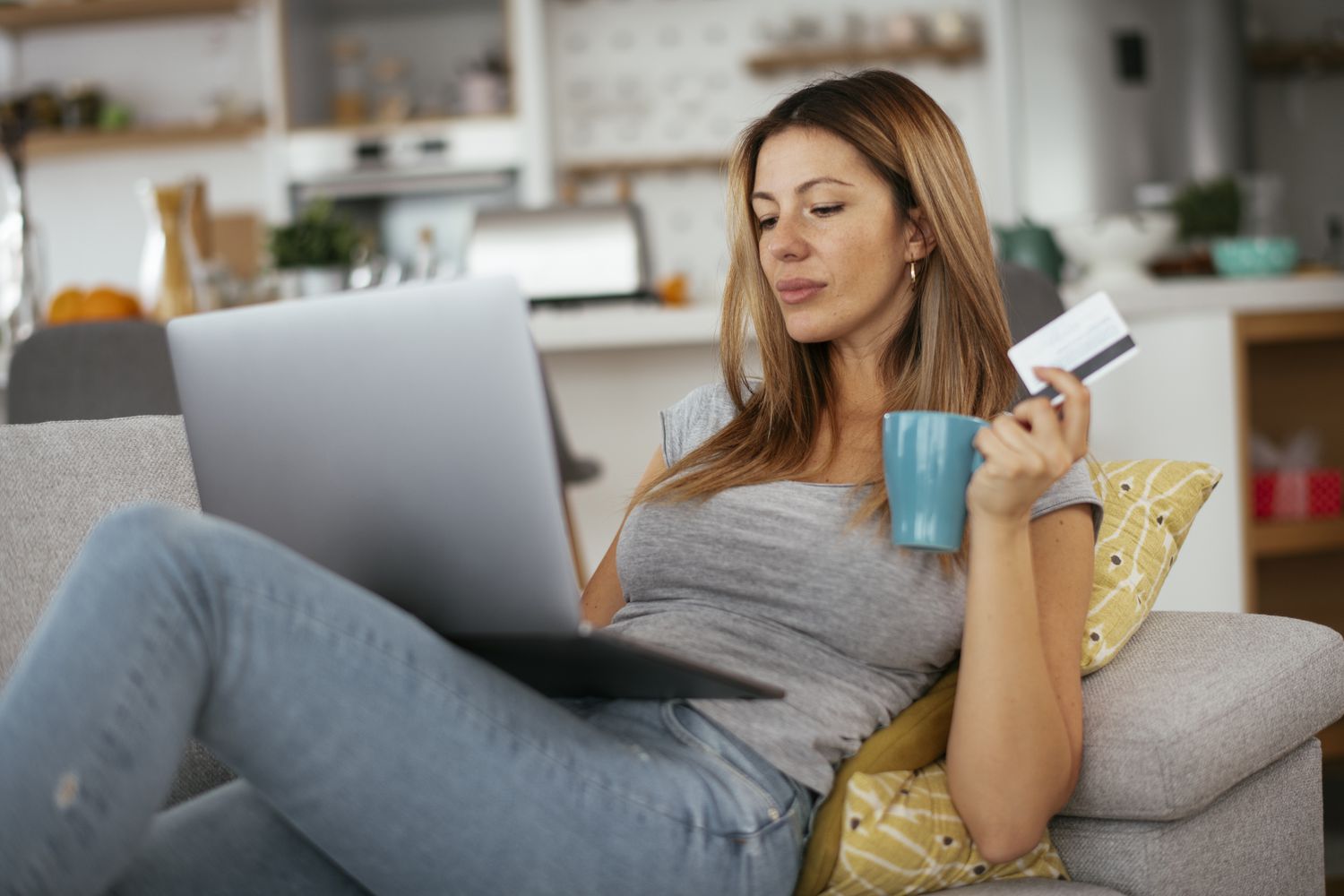 American Express Kartalari: Turlari, Imtiyozlari va To‘lovlari Haqida Bilishingiz Kerak Bo‘lganlar