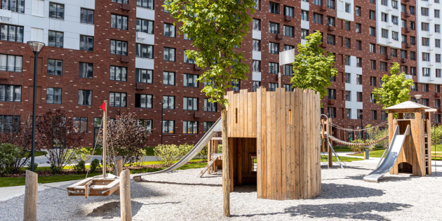 Благоустроенный двор в доме бизнес-класса