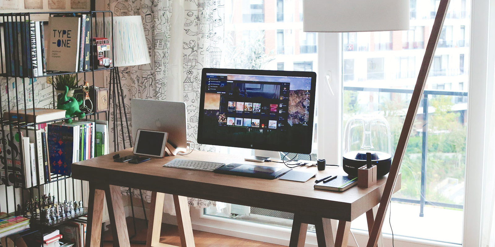 Вдохновение для рабочего пространства с техникой Apple: стиль и минимализм