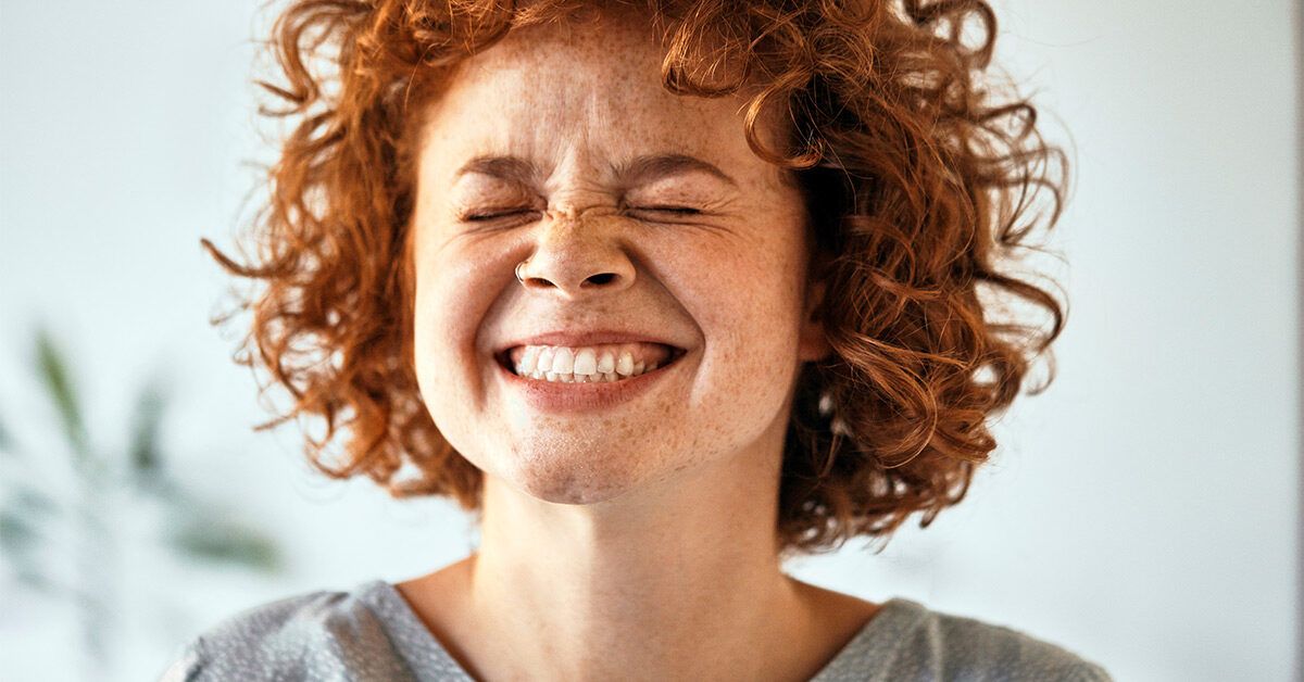 Секреты сияющей улыбки: как сохранить белизну зубов надолго