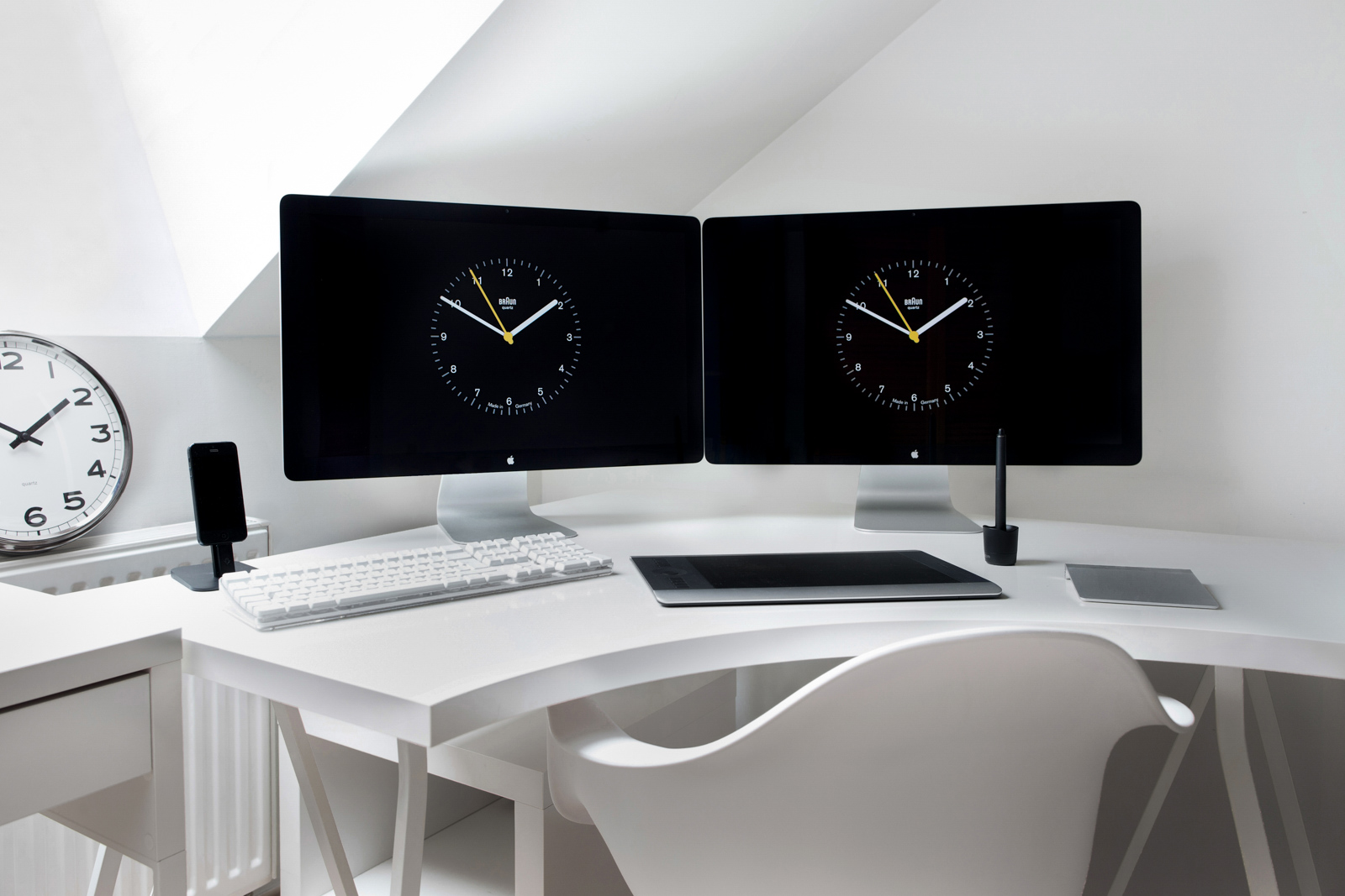 Стильное рабочее место с техникой Apple