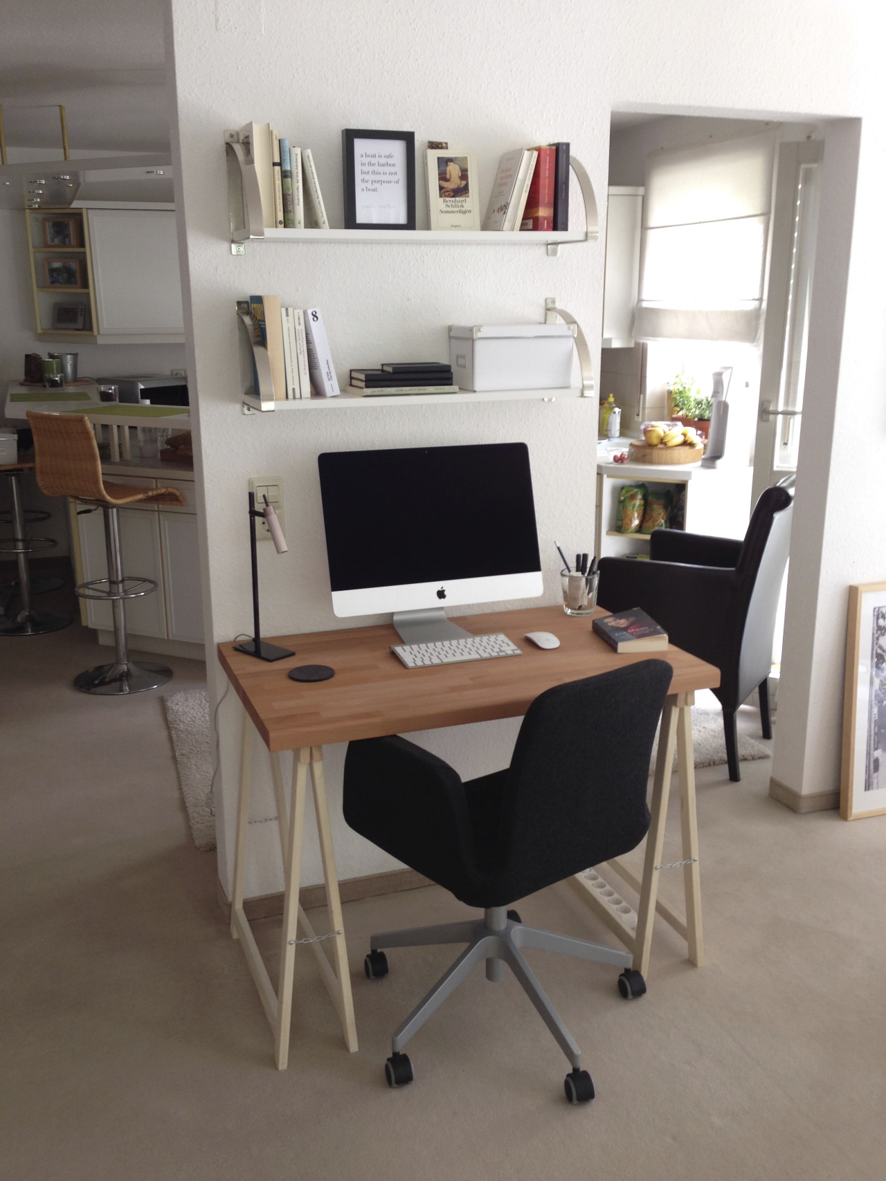 Продуктивное пространство с техникой Apple