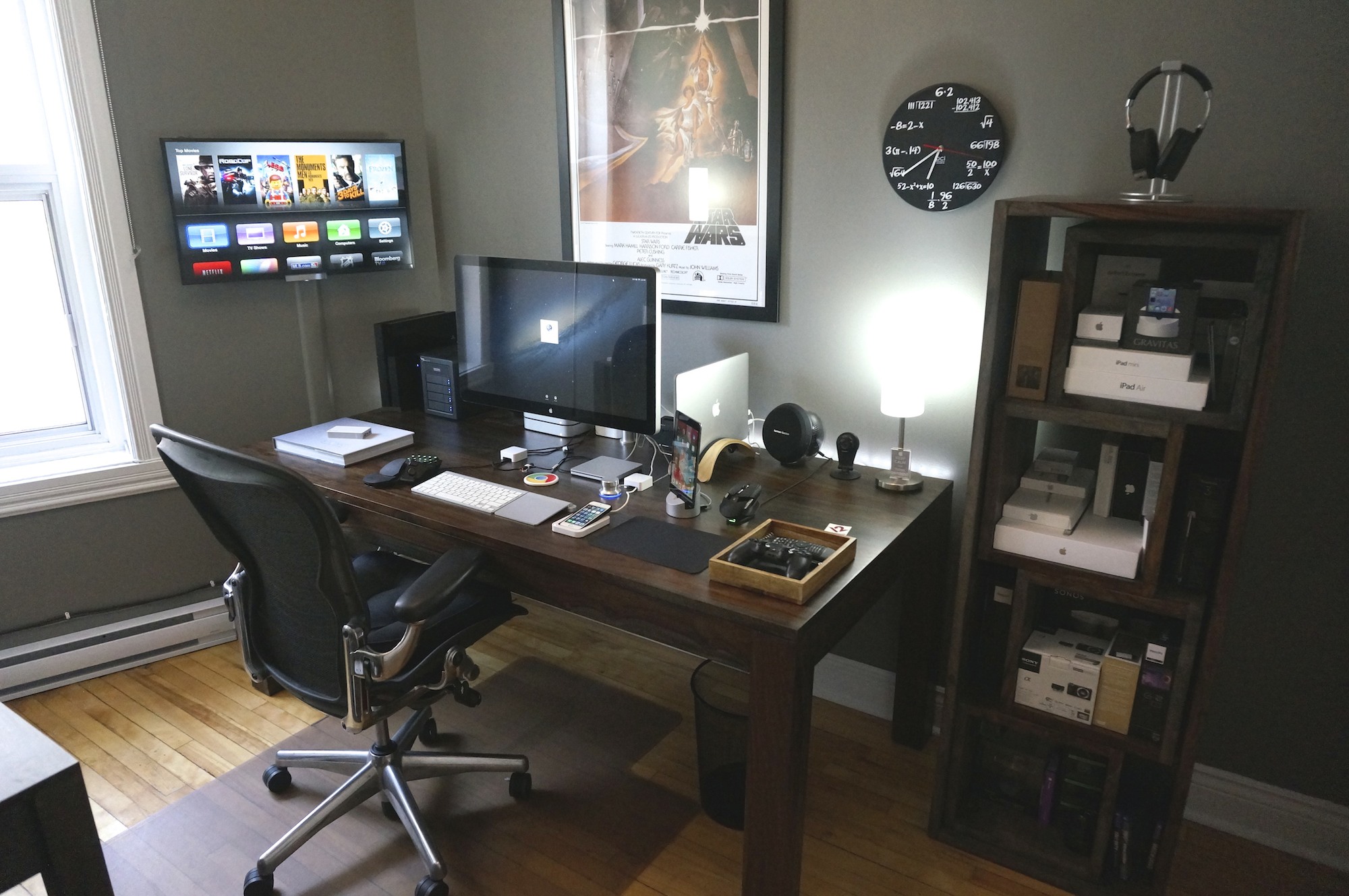 Уютное рабочее пространство с Apple