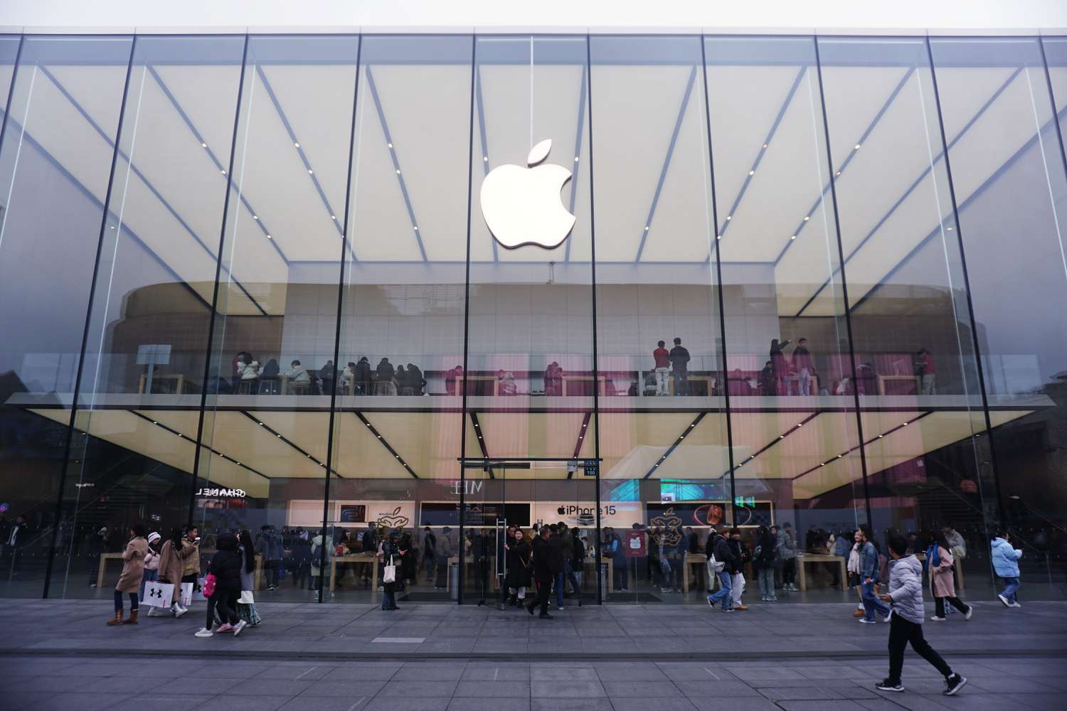 Bozorning Eng Faol Aksiyalari: Apple, Tesla, Target va Boshqalar