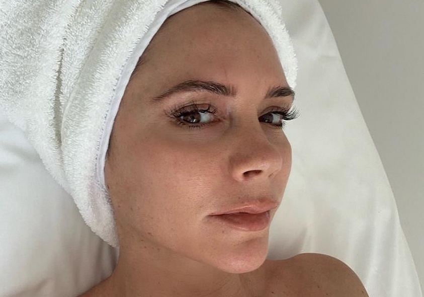 Victoria Beckhamning XXL kipriklari yosh qarish belgilarini yengilgina yashiradi