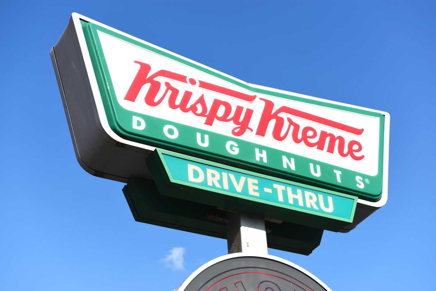 McDonald’s va Krispy Kreme Hamkorligi: Mamlakat Bo‘ylab Donutlar Endi Sizning Sevimli Fast-Foodda
