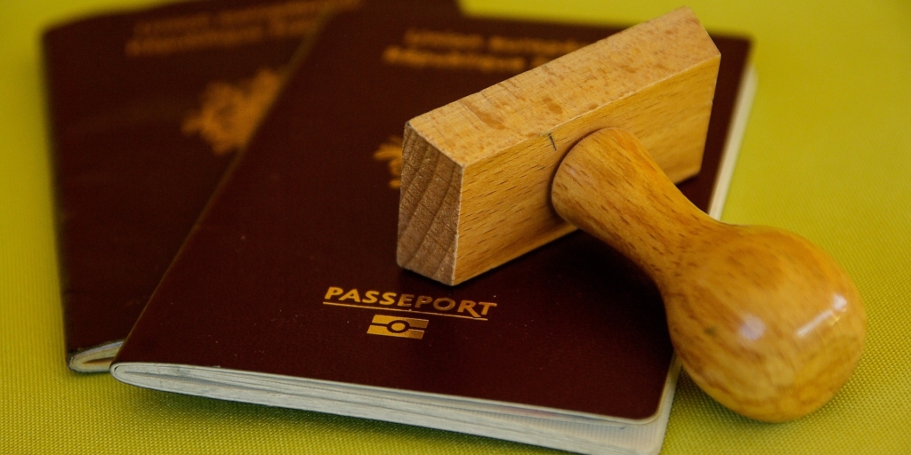 Should a Wife Change Her Last Name After Marriage? Exploring Traditions and Modern Views