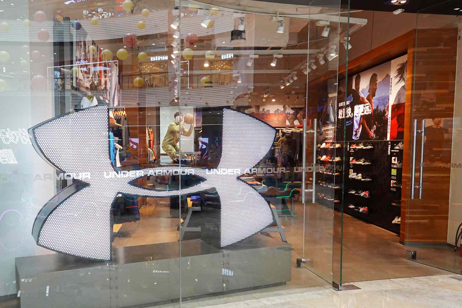 Under Armour Stock Plummets 12.6% in 2025 Amid CEO and Board Shakeup
