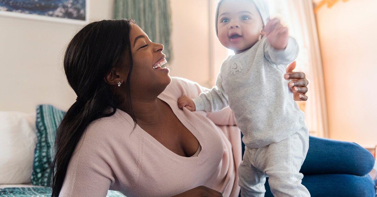 Bolaning Birinchi Salomlashuvi: Qachon va Nega To‘g‘ri