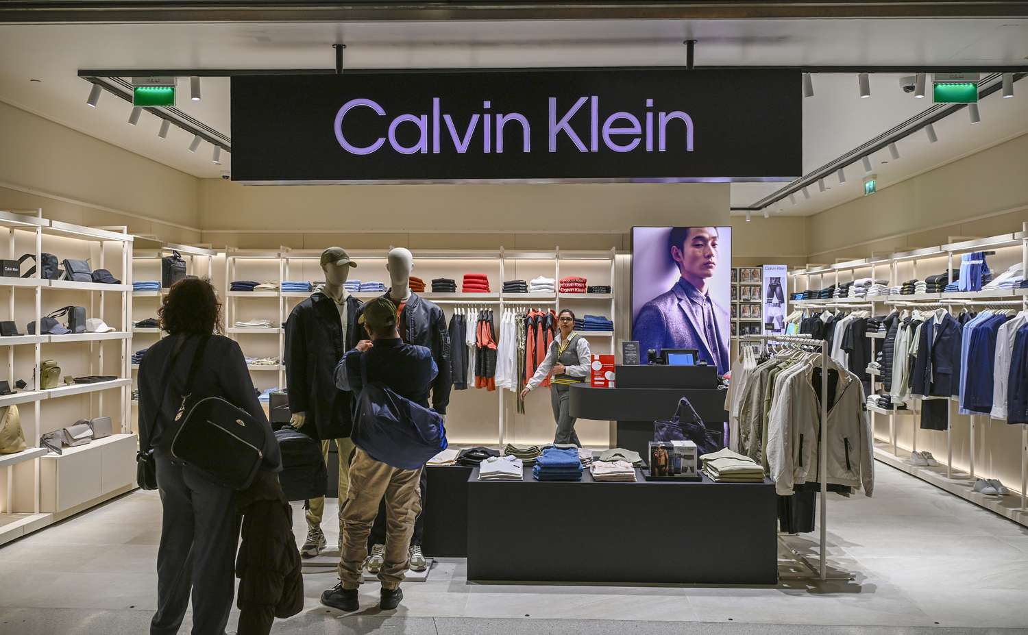 Nufuzli Brendlar Sarmoyalari Pasaymoqda: PVH Korxonasi Ogohlantirishi Bozorni Qaltis Qildi