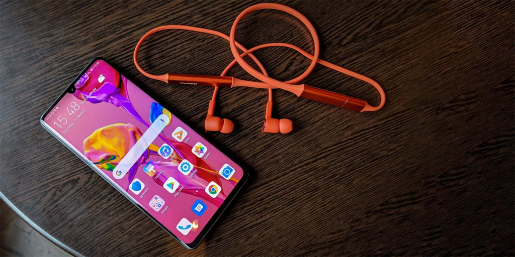 Huawei представила инновационные беспроводные наушники с возможностью зарядки от смартфона