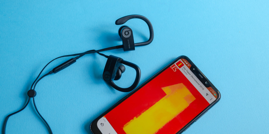 Энергия движения: стильные и надёжные беспроводные наушники Powerbeats3