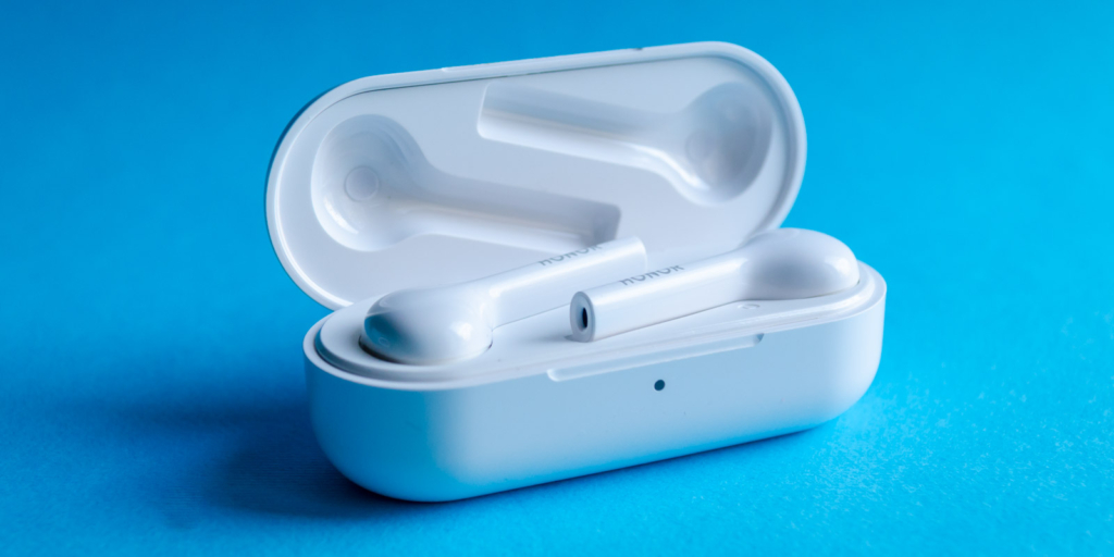 Honor FlyPods Lite: стильные беспроводные наушники с защитой от влаги и качественным звуком