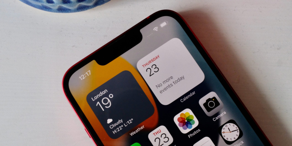 Desain Layar iPhone Terbaru Tanpa Notch, Tapi Dengan Lubang Kamera