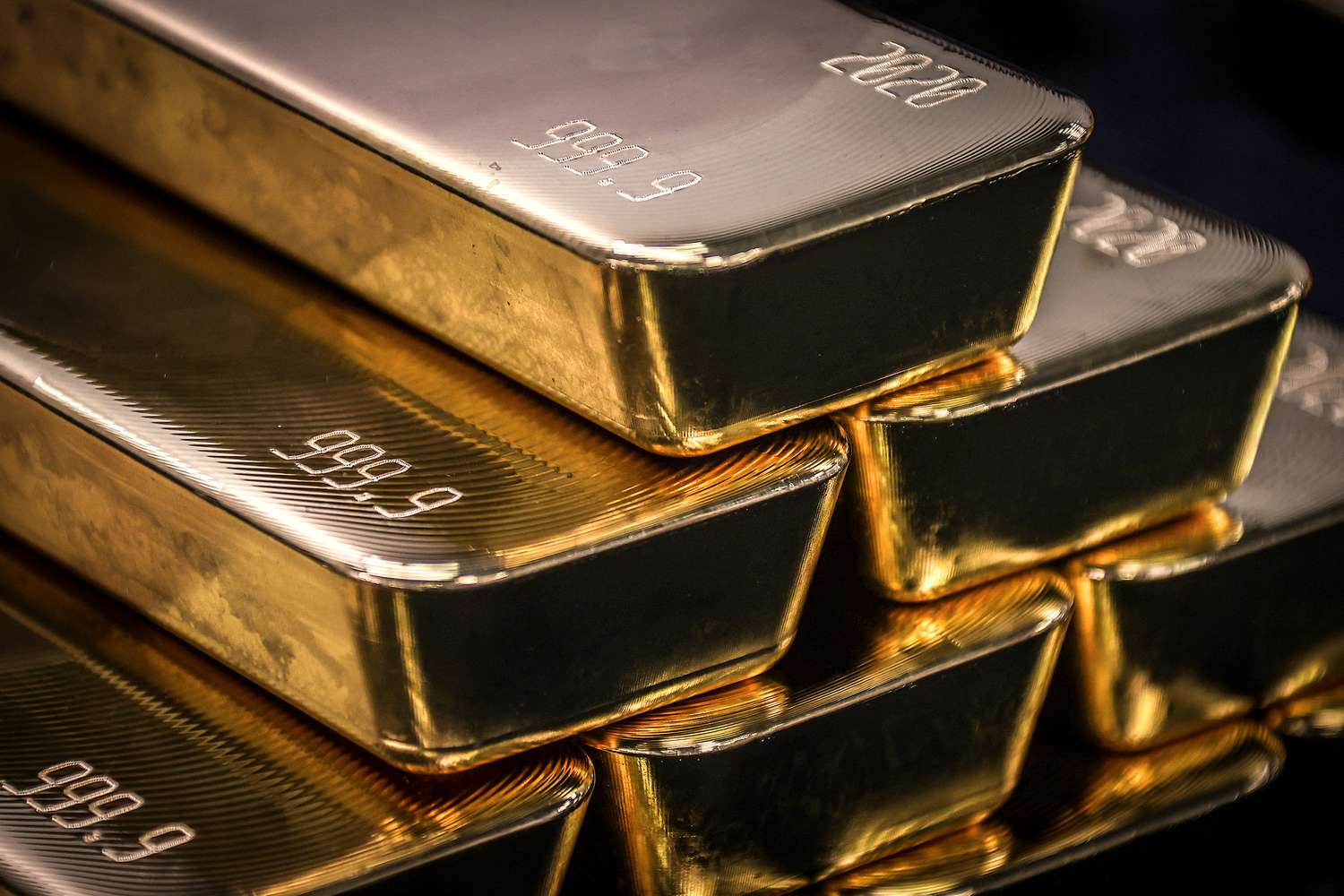 Gold Prices Soar to $2,380 in 2025: Why Experts Predict $3,000 Next Year
