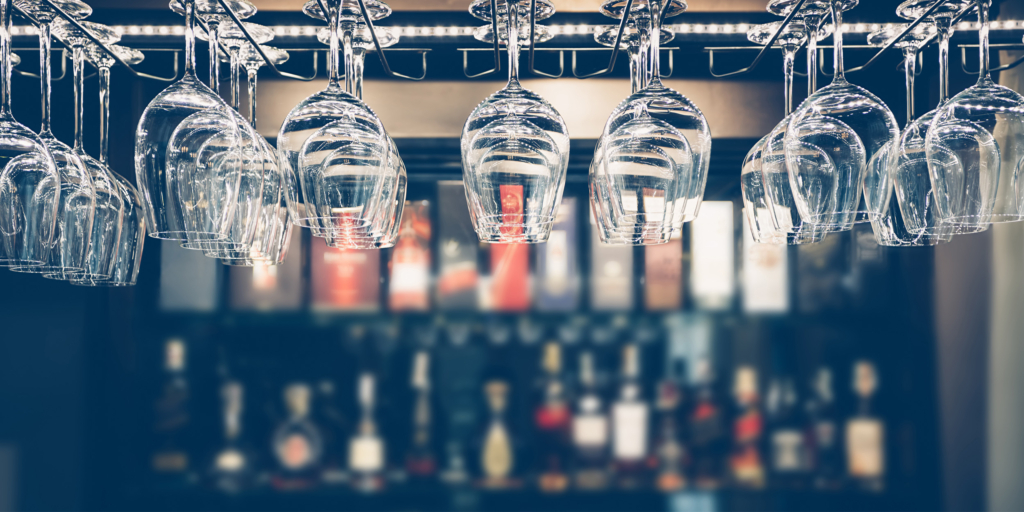 Идеальные подарки для домашнего бара: стиль и вкус в каждом бокале