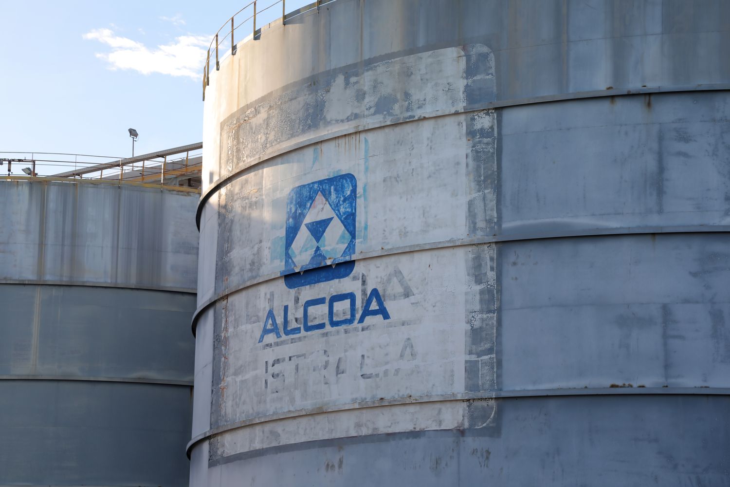 Alcoa Stock Climbs Over 3% in 2025 as Aluminum Prices Surge Amid New US-UK Sanctions on Russian Metals