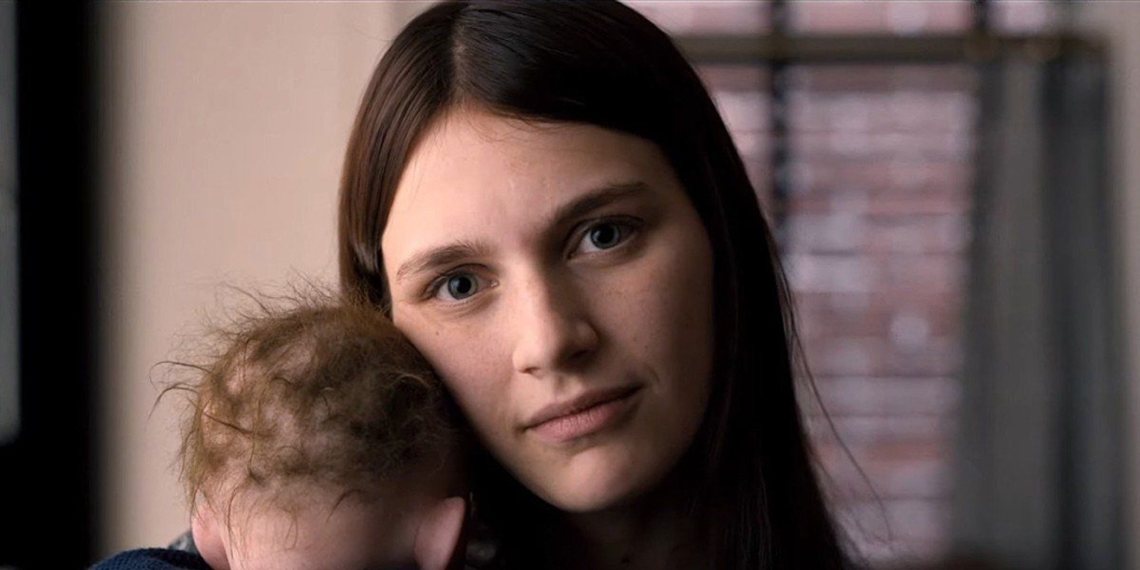 Apple TV+ namoyish etayotgan sirli va hayajonli triller: «Uyda yordamchi bilan» seriali qaytmoqda