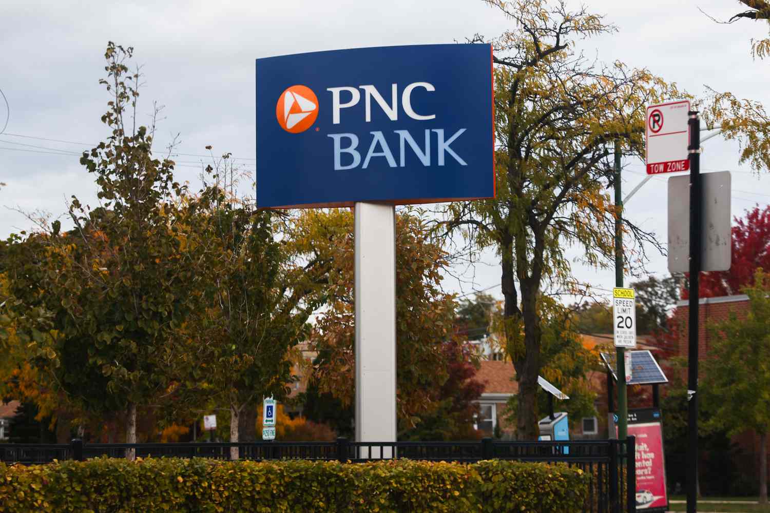 PNC Bankning Birinchi Chorak Hisobotida Daromad va Foyda Pasaydi
