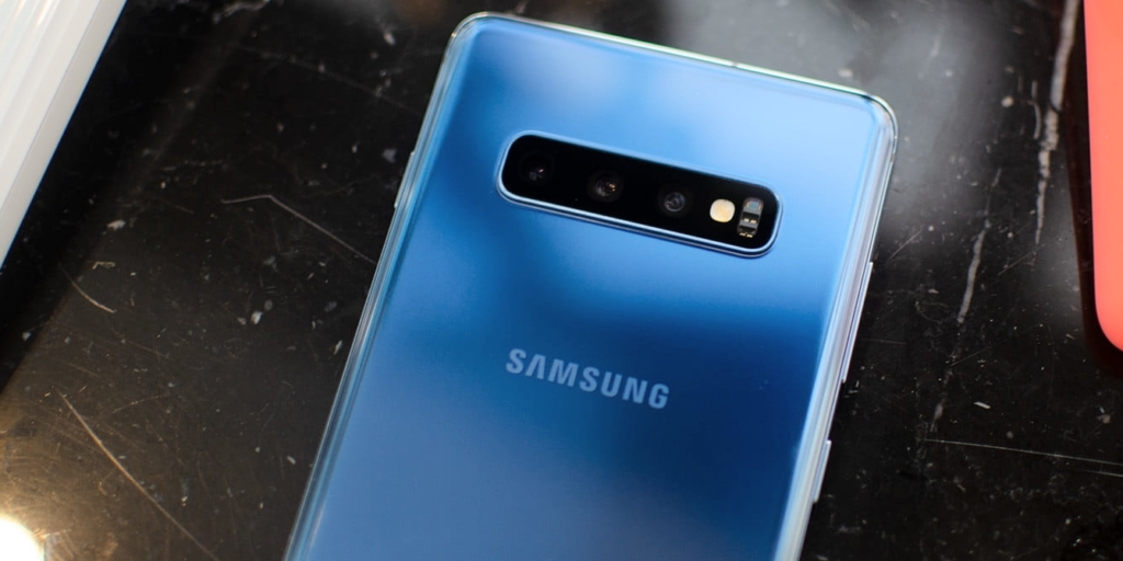 Samsung Galaxy S10+: Новый эталон селфи и достойный соперник в мире камер