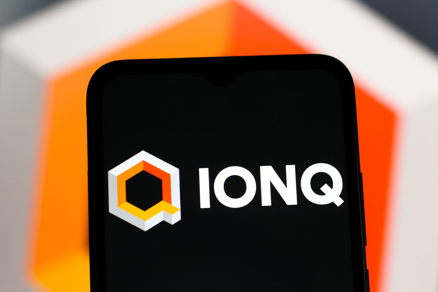 Взлёт акций квантовых технологий: как IonQ меняет правила игры