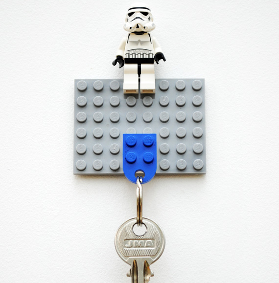 Оригинальный держатель для ключей из LEGO: творческая идея для дома