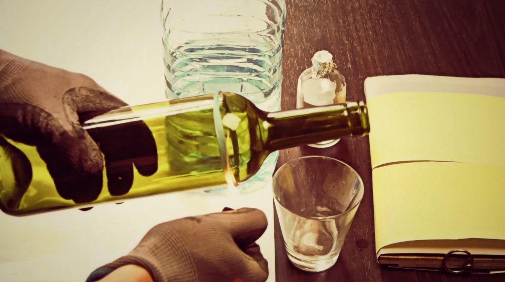 Discover the Easy Way to Cut Glass Bottles at Home