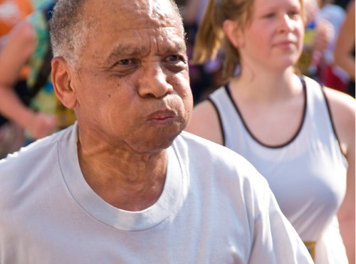 Искусство правильного дыхания во время тренировок: секреты эффективности и энергии