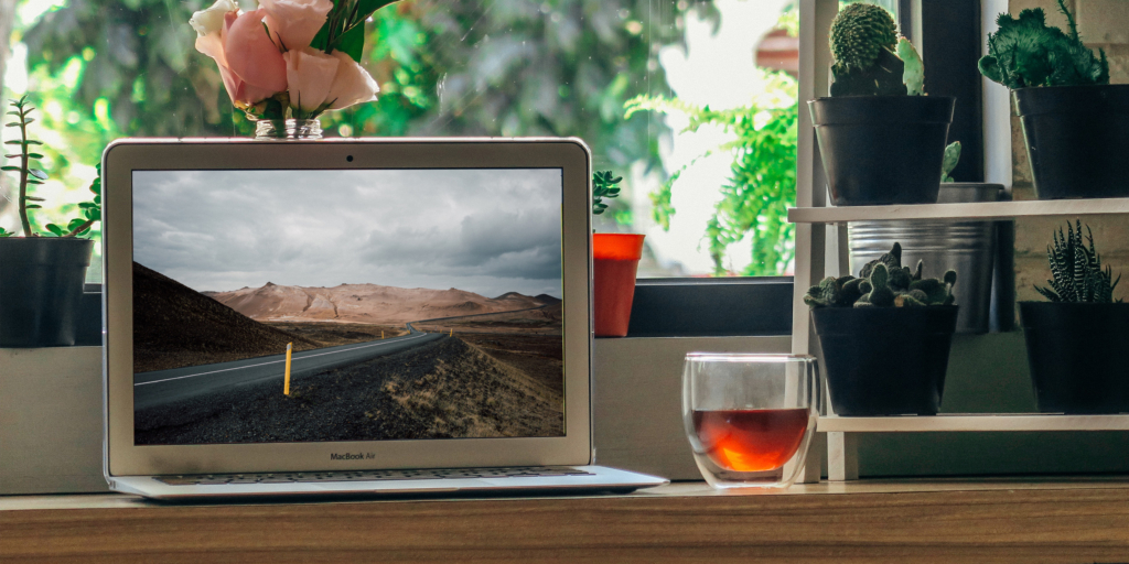 Вдохновляющие пейзажи дорог для вашего рабочего пространства