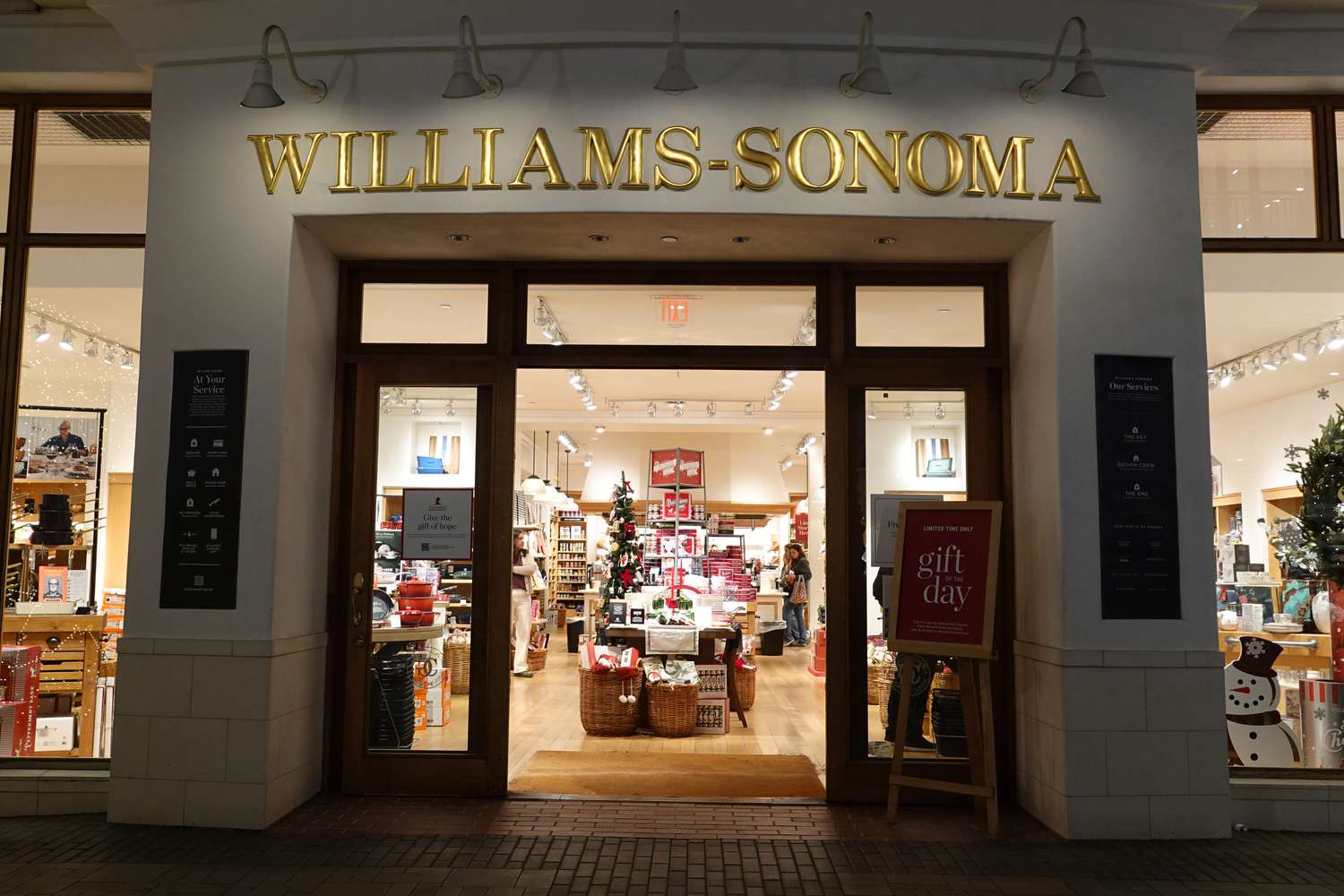 Williams-Sonoma Faces Margin Challenges Despite Strong Quarterly Performance