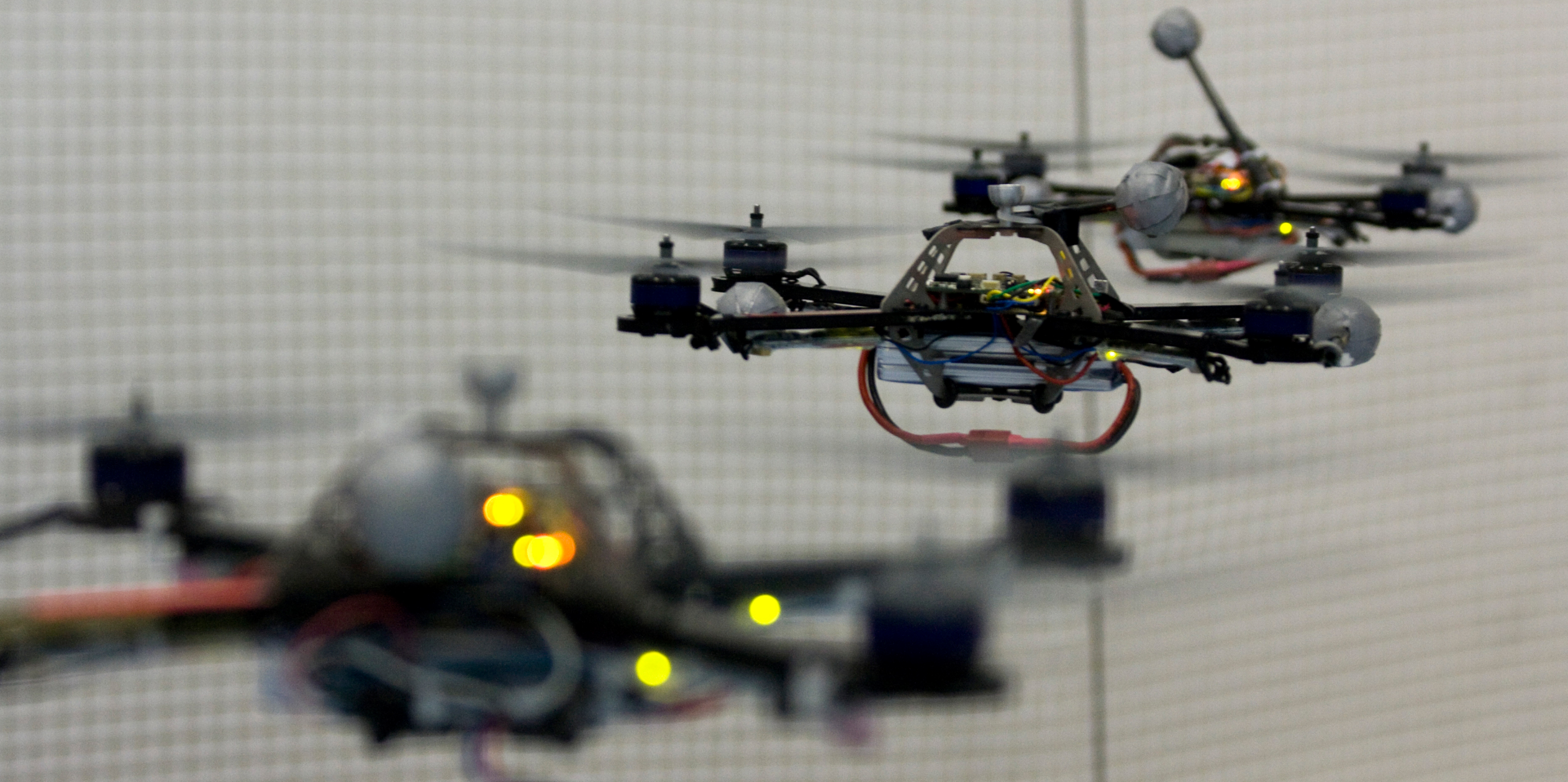 Инновационные дроны создали прочный веревочный мост: будущее строительства уже здесь